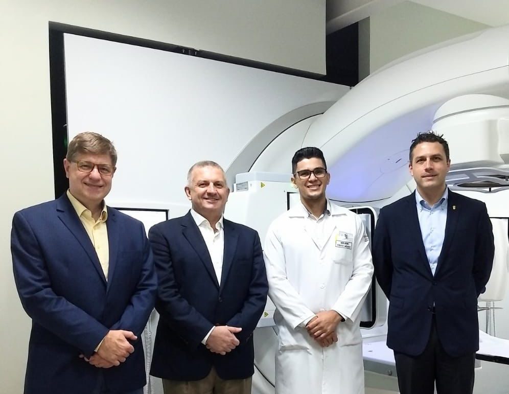 CRIO participa do evento mais importante da física médica brasileira e recebe visita de congressistas em sua sede