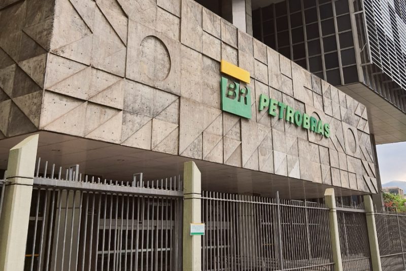 Petrobras confirma vazamento de fluido de perfuração há 175 km do AP
