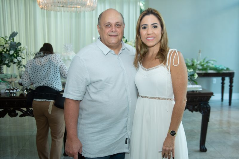 Primeiro Sacramento - Lucas Philomeno e Giovana Frota são batizados na igreja São Pedro neste sábado(11)