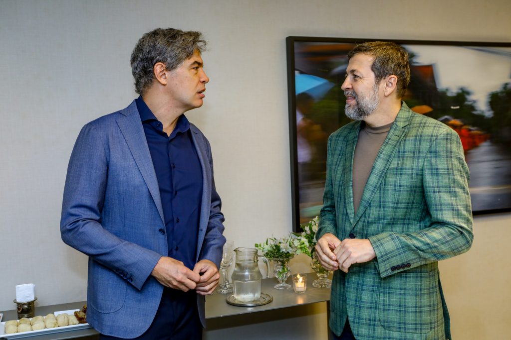 Ricardo Amorim E Elcio Batista