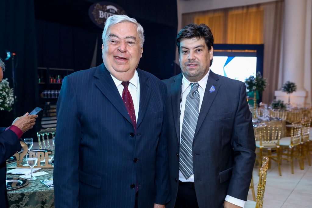 Roberto E Leo Farias