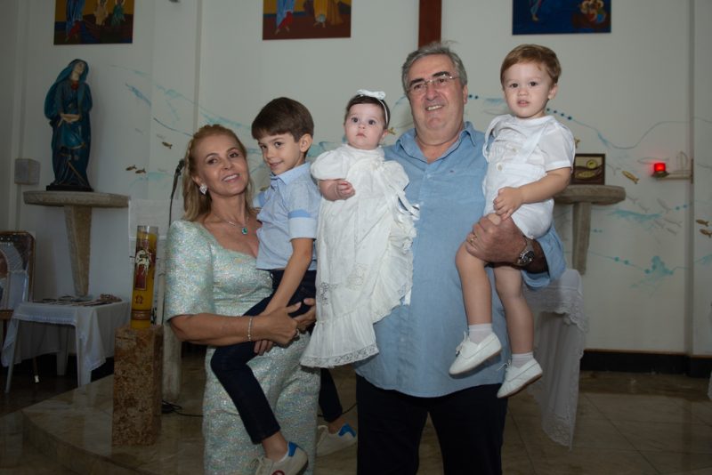 Primeiro Sacramento - Lucas Philomeno e Giovana Frota são batizados na igreja São Pedro neste sábado(11)