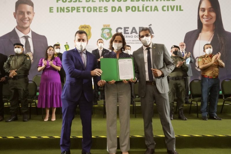 Governo do Ceará empossa 490 novos escrivães e inspetores da Polícia Civil