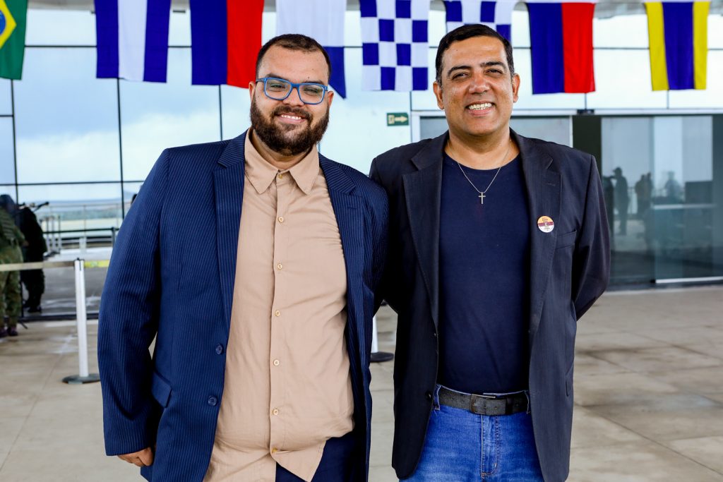 Ten Ainsten E Ten Yan Tavares