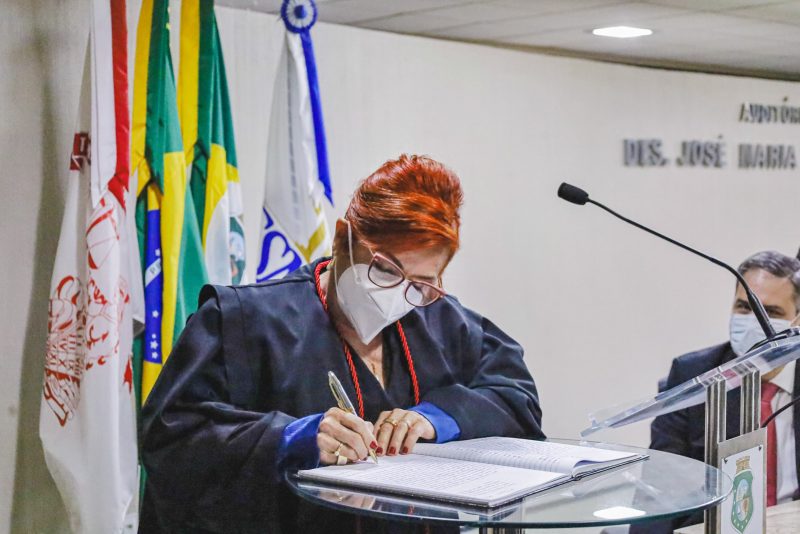 Reconhecimento - Vanja Fontenele toma posse como nova desembargadora do Estado do Ceará