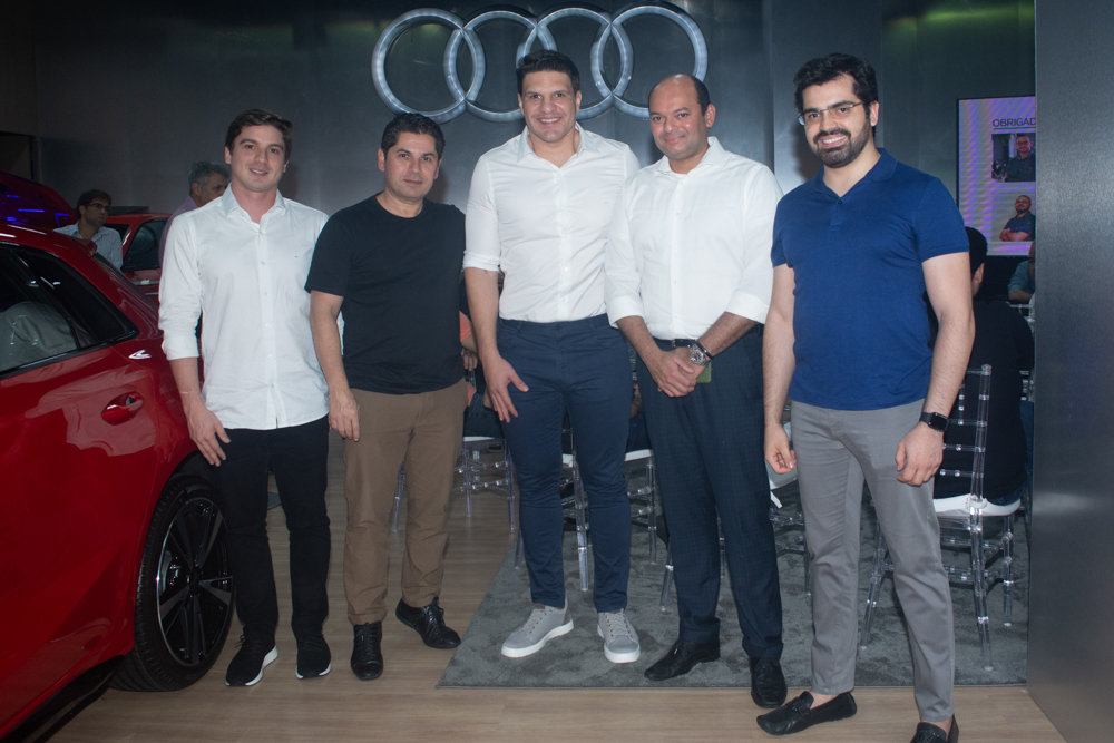 Bate-papo sobre eletromobilidade atrai clientes para Espaço Audi Concept no Shopping RioMar Fortaleza