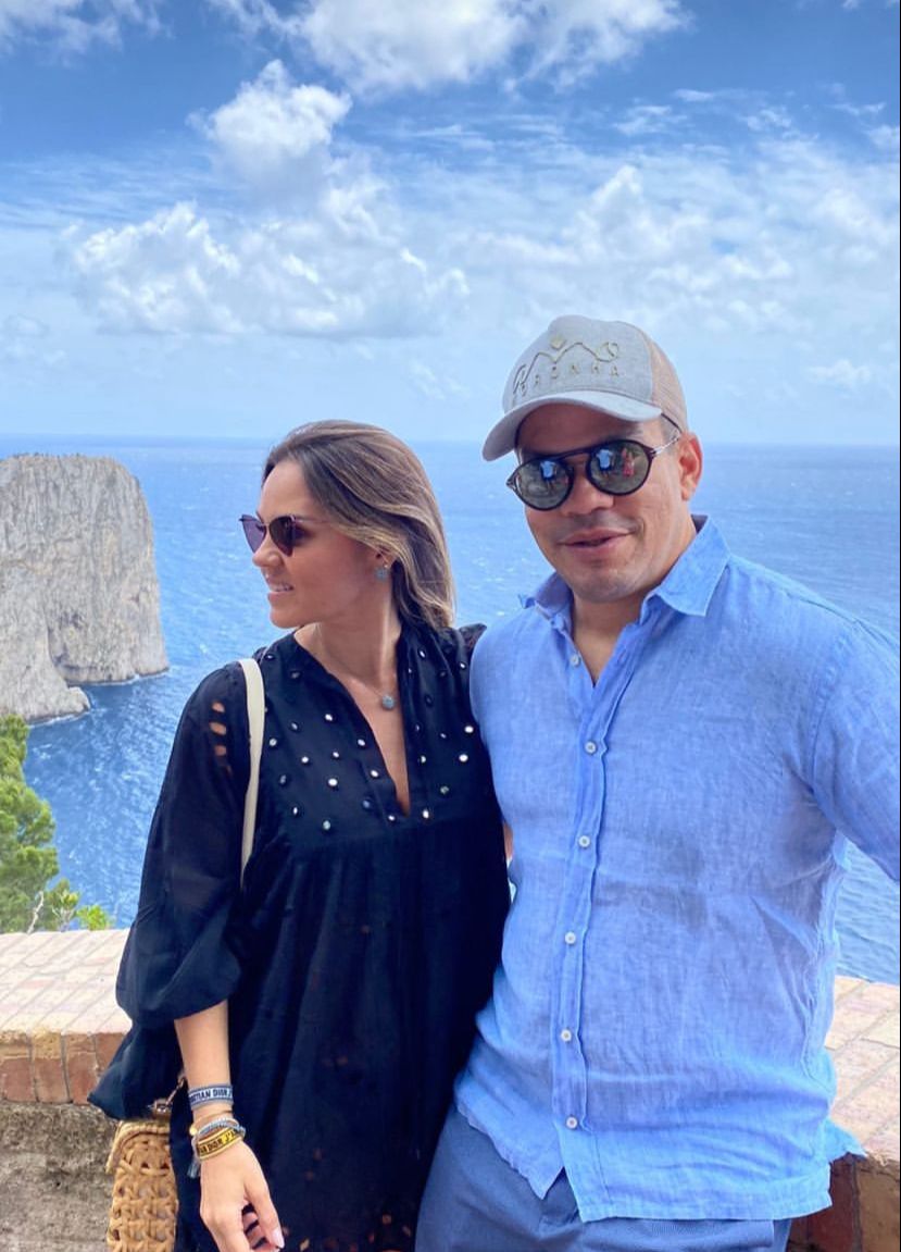 Katarine e Kaká Queiroz elegem Capri para temporada de relax