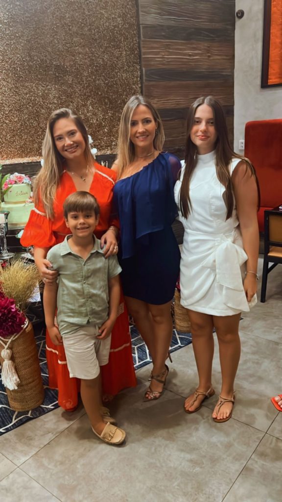 
				Aniversário Leticia Teixeira
				