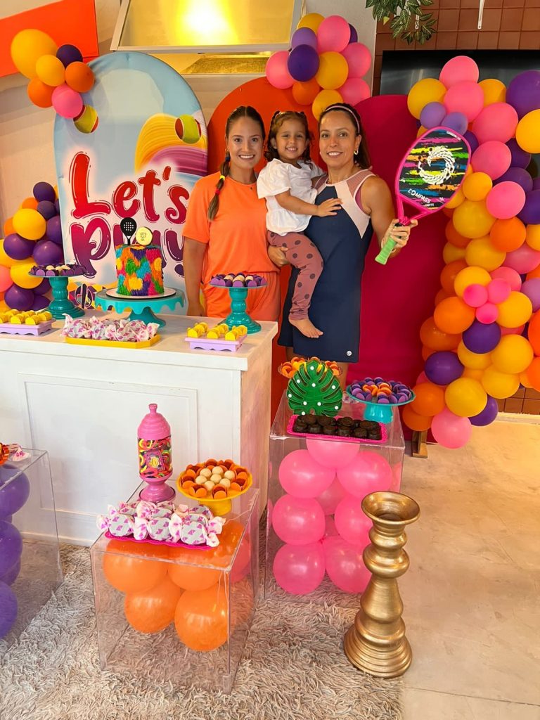 
				Aniversário Leticia Teixeira
				