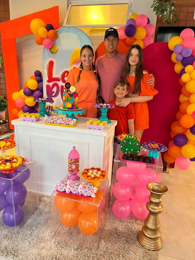 
				Aniversário Leticia Teixeira
				