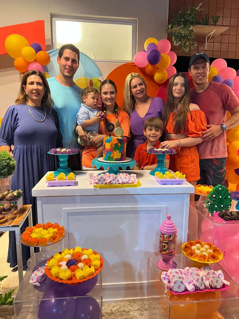 
				Aniversário Leticia Teixeira
				