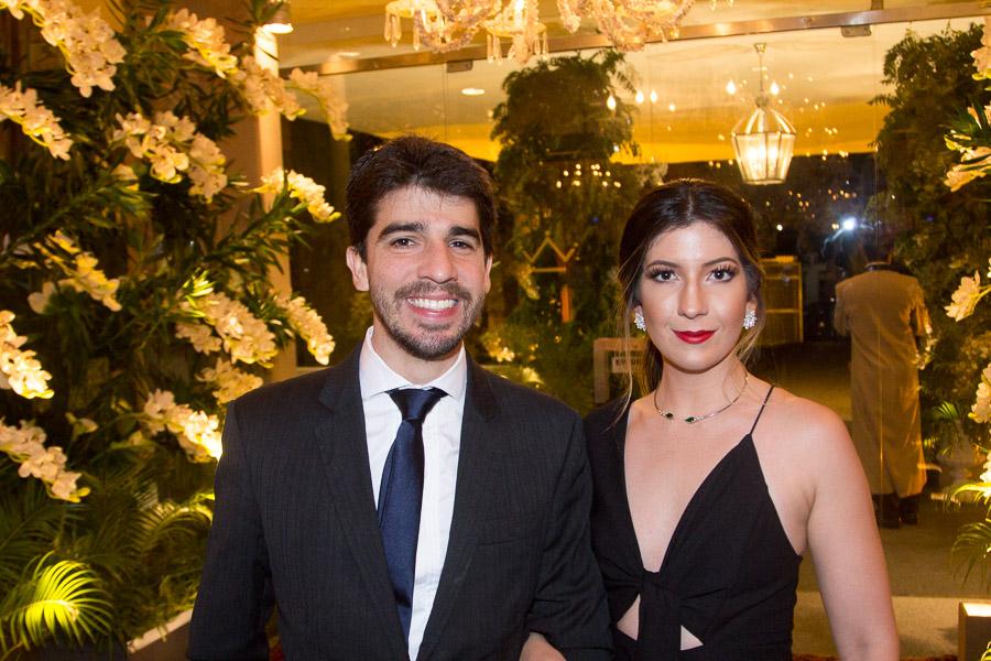 Renata Abreu e Renan Aguiar comemoram os 10 anos da San Paolo e lançam o “ Gelato no palito” Renata Abreu e Renan Aguiar comemoram os 10 anos da San Paolo e lançam o “ Gelato no palito”