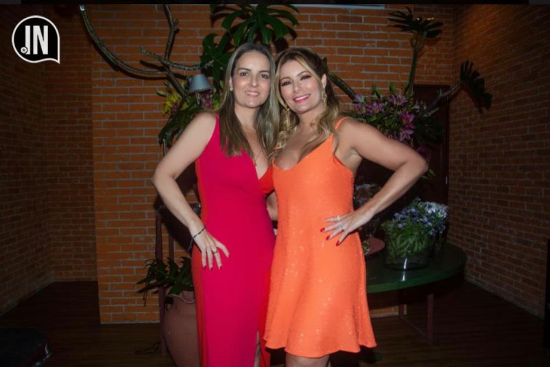 Happy Birthday - Em clima de alto-astral,Tatiana Luna festeja nova idade rodeada de amigas especiais