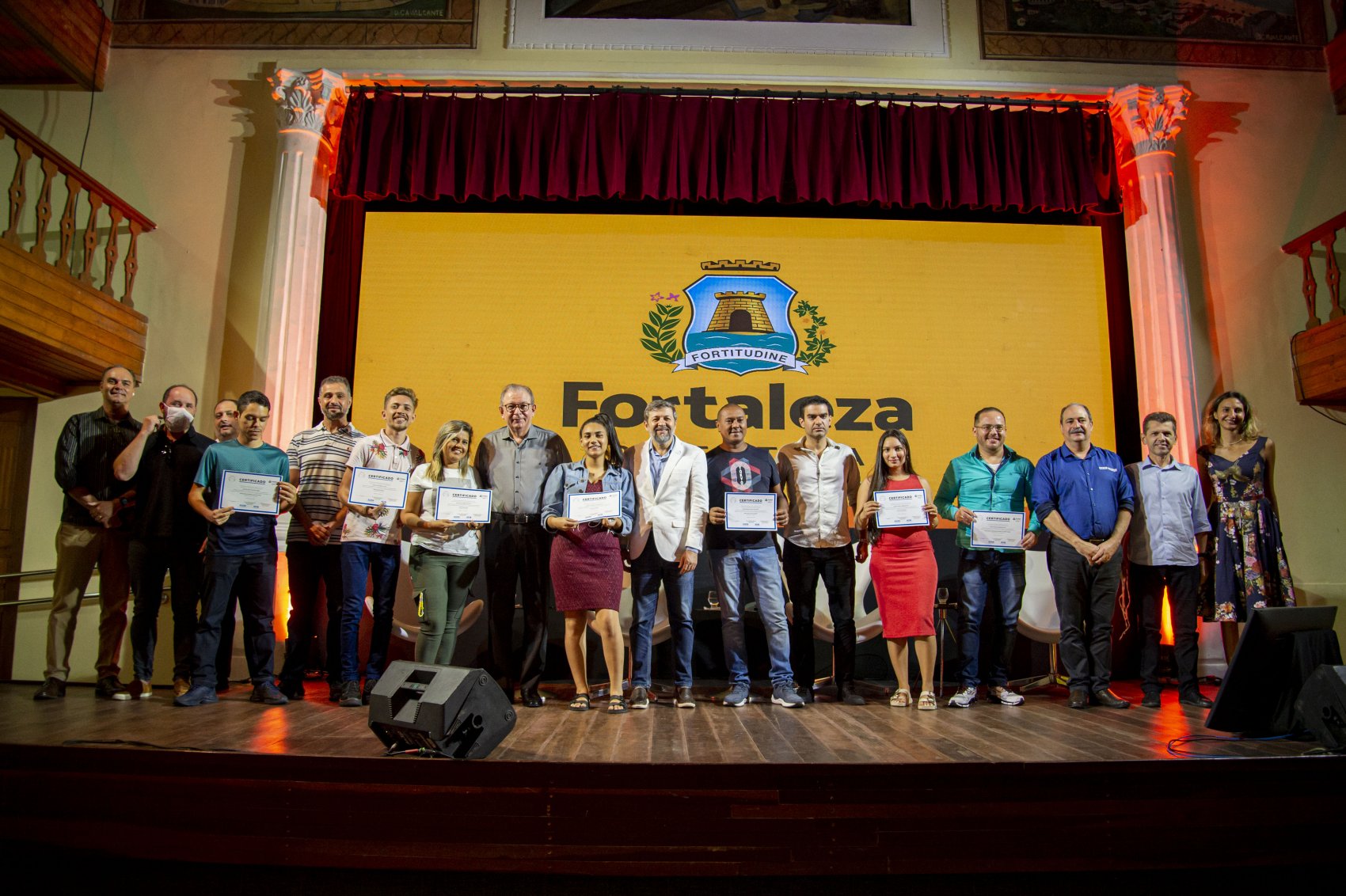Ricardo Cavalcante e Élcio Batista entregam 933 certificados do Programa Fortaleza + Futuro