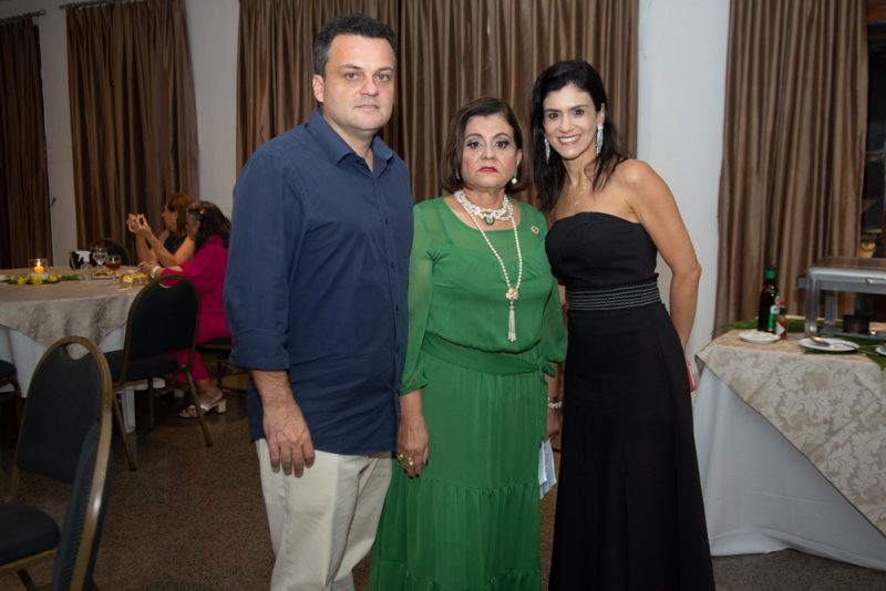 Reconhecimento - Em noite de premiação, Regina Dall’Olio toma posse na presidência do Rotary Barra