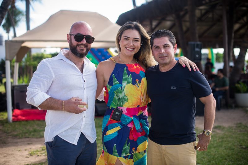 A todo o Pano - Larissa Leite, Pedro Garcia e Eduardo Valença comandam a animação no Iate Clube