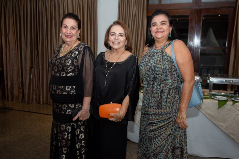 Reconhecimento - Em noite de premiação, Regina Dall’Olio toma posse na presidência do Rotary Barra