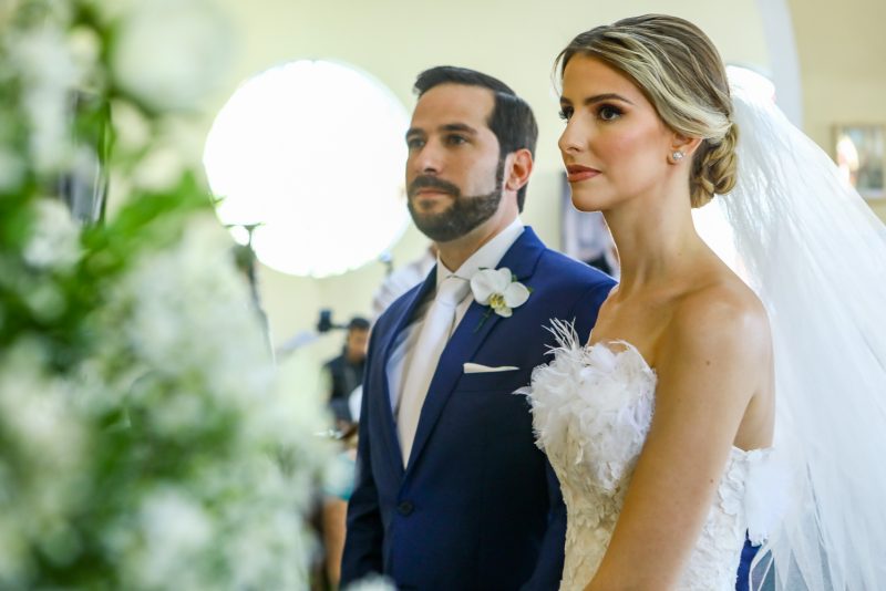 Casório - Angelo de Francesco e Isadora Maia sobem ao altar no Porto das Dunas
