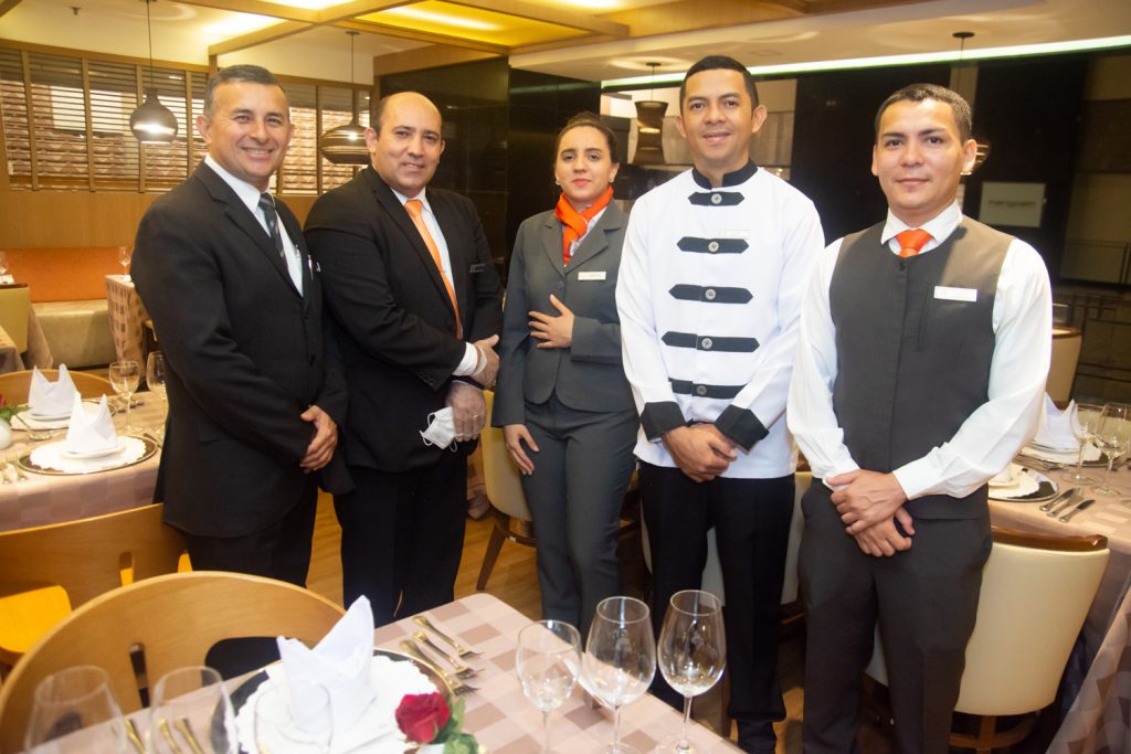 Antonio Claudio, Luis Carlos, Natalia Gonçalves, Igor Dos Anjos E John Lennon (1)