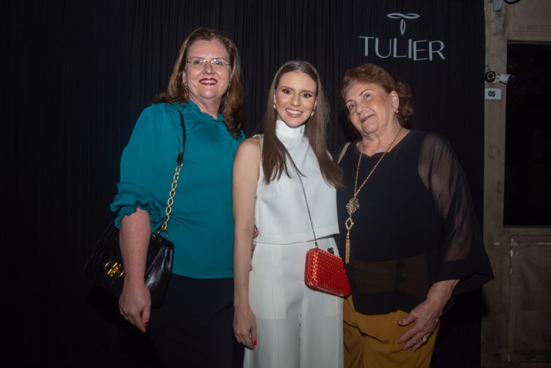 Taking Town - Thais Pessoa arma coquetel de lançamento da décima coleção da Tulier no Brava Wine Aldeota