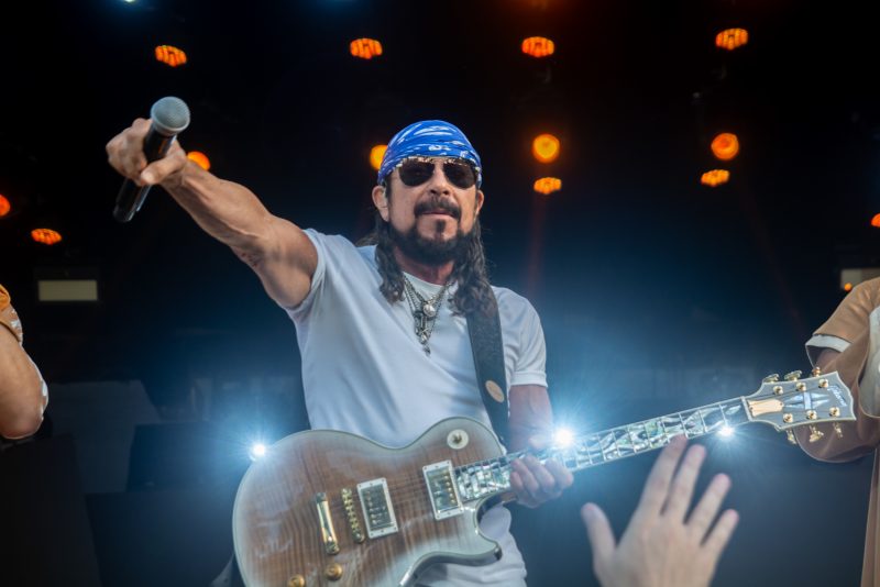 SOL, FEIJÃO E AXÉ - Feijoada do Siriguella faz os termômetros subirem no Marina Park neste sábado de Fortal