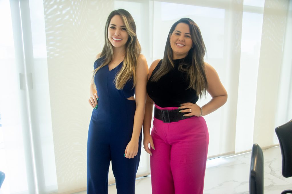 Carol Vasconcelos E Raysa Ridia