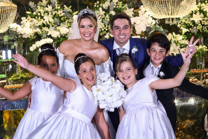 Chuva de arroz - Alegria e animação dão a tônica do casamento de Rebeca Costa e Tamer Sancho no Pipo Restaurante