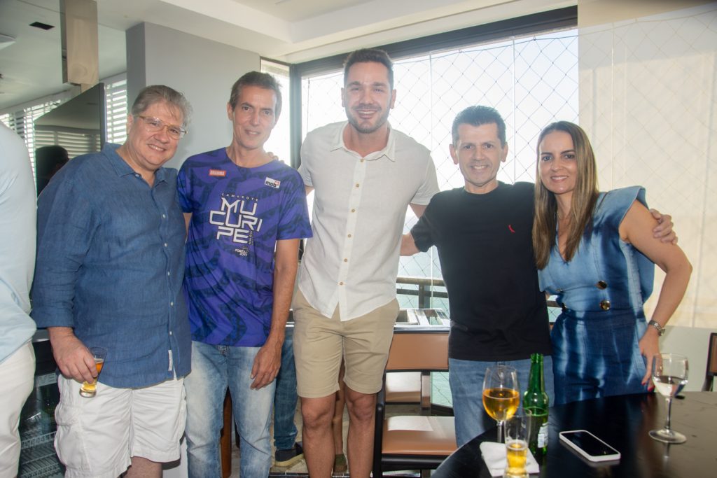 
				Cassio Sales, Leonardo Alcantara, Guilherme Bismarck, Erick e Raquel Vasconcelos 
				