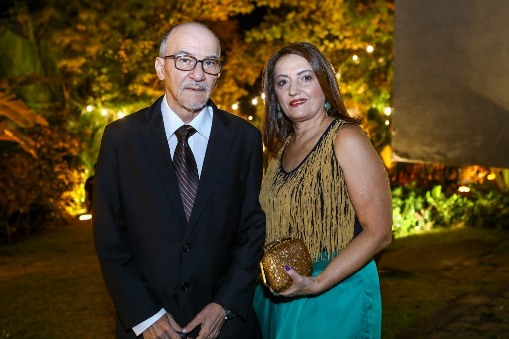 Cesar E Dione Loiola