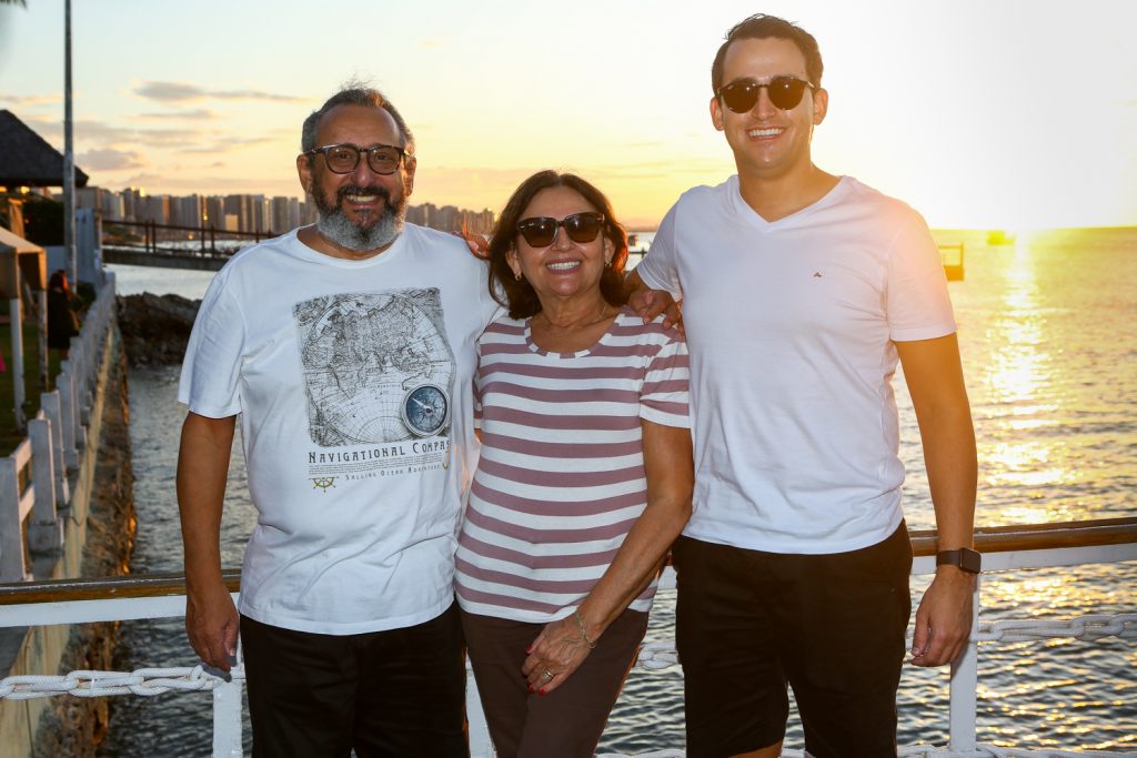 
				Xavier, Neide  e Daniel Torres
				