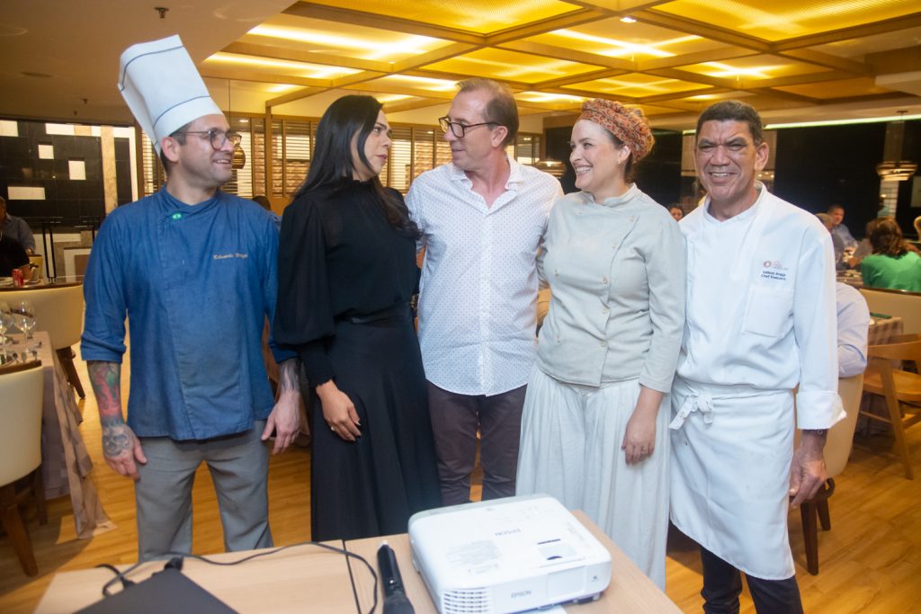 Chef Eduardo Braga, Jardenia Siqueira, Philippe Godefroit, Chef Liliane Pereirae Chef Edilson Araujo (2)