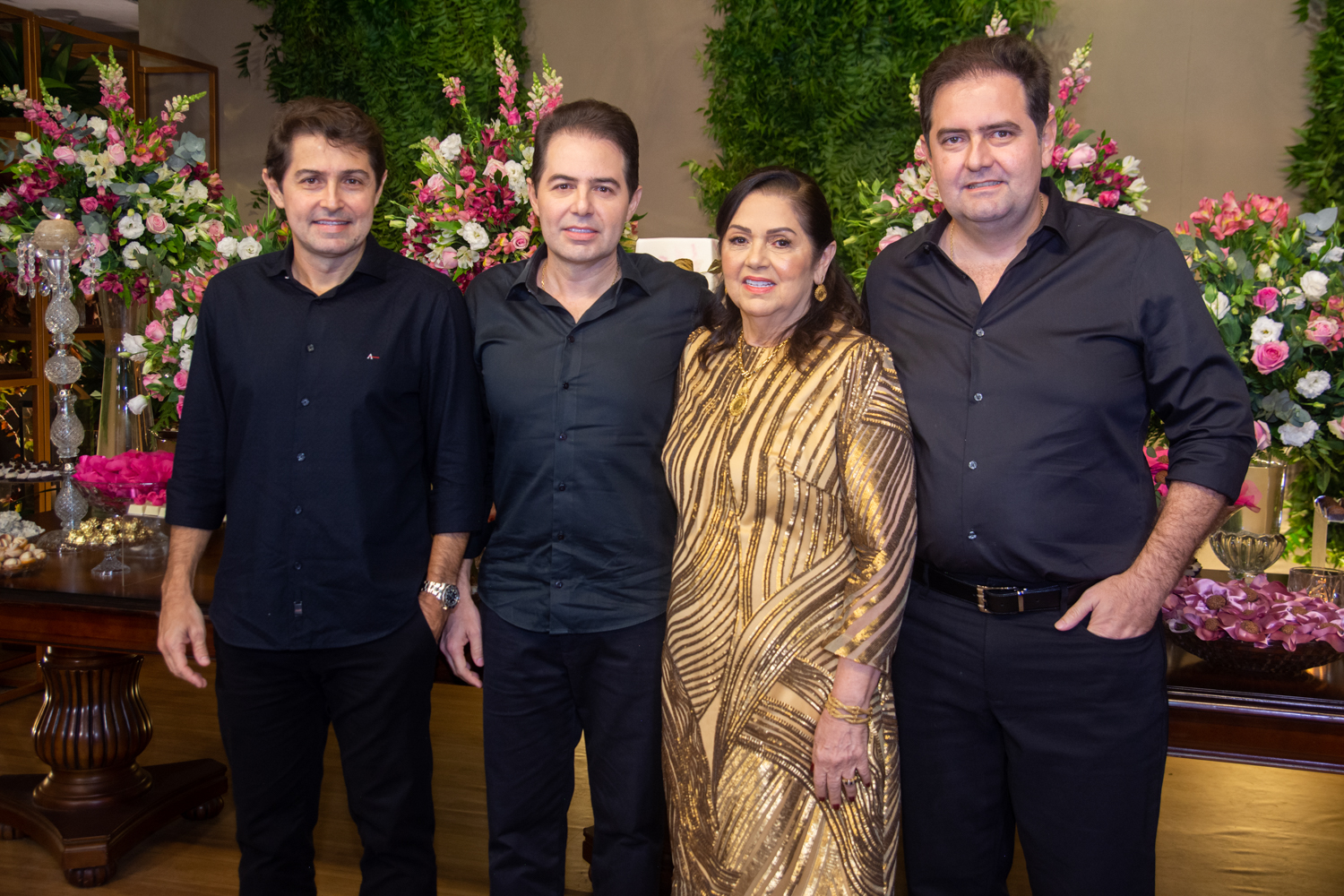 Com muito requinte e sofisticação, Cláudia Parente brinda a chegada da nova idade