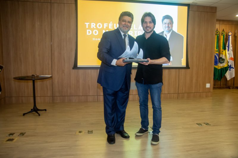 Reconhecimento - Colombo Cialdini é agraciado com o Troféu Velas do Mucuripe