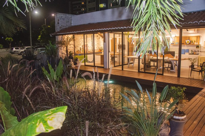 Conexão Milão - Gabriela e Gerardo Figueiredo recebem Sofia Linhares para um bate-papo especial no espaço Flora & Tal