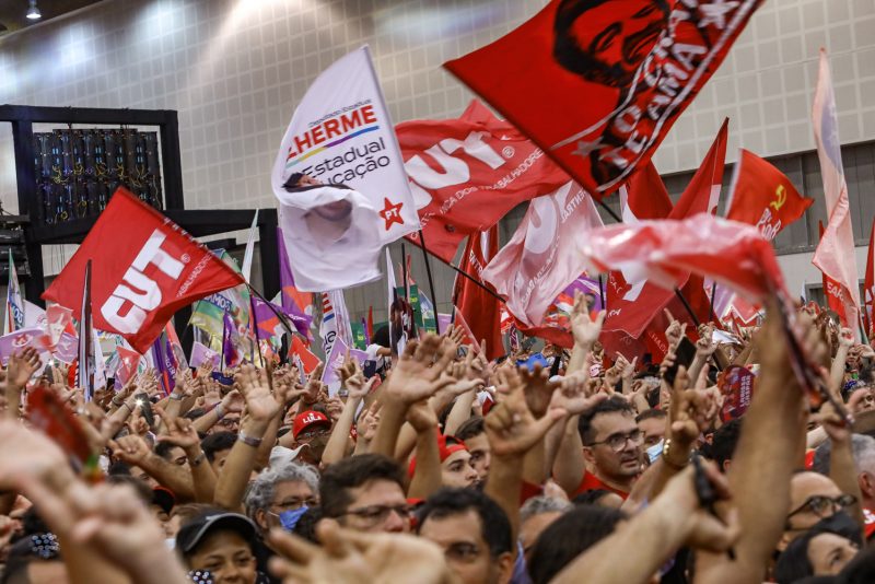 Política - Com a participação de Lula, Camilo Santana e Elmano de Freitas oficializam candidatura na convenção do PT