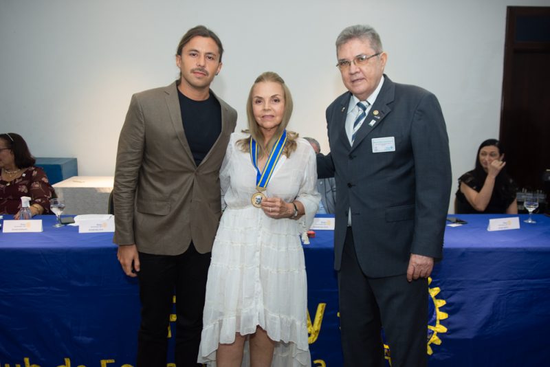 Reconhecimento - Em noite de premiação, Regina Dall’Olio toma posse na presidência do Rotary Barra