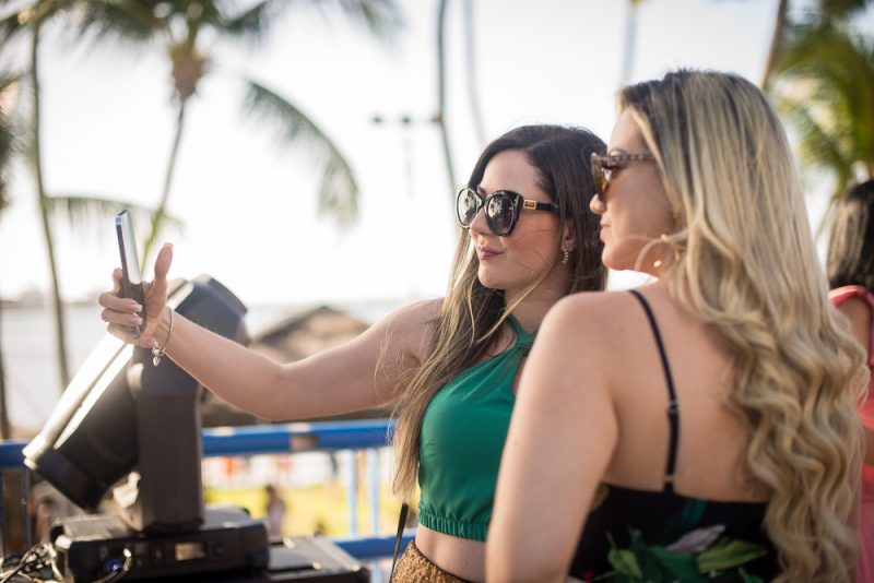 Prainha da Claudinha - Claudia Leitte solta a voz e encanta o Iate Clube com seu show no sábado do Fortal