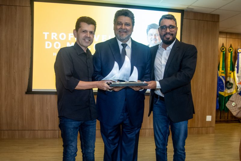 Reconhecimento - Colombo Cialdini é agraciado com o Troféu Velas do Mucuripe