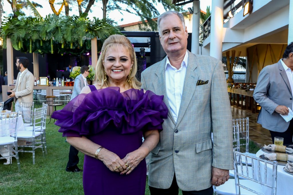 Exelsa E Artur Costa Lima