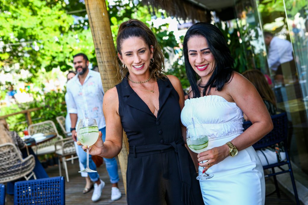 Flavia Pires E Kelvia Saraiva