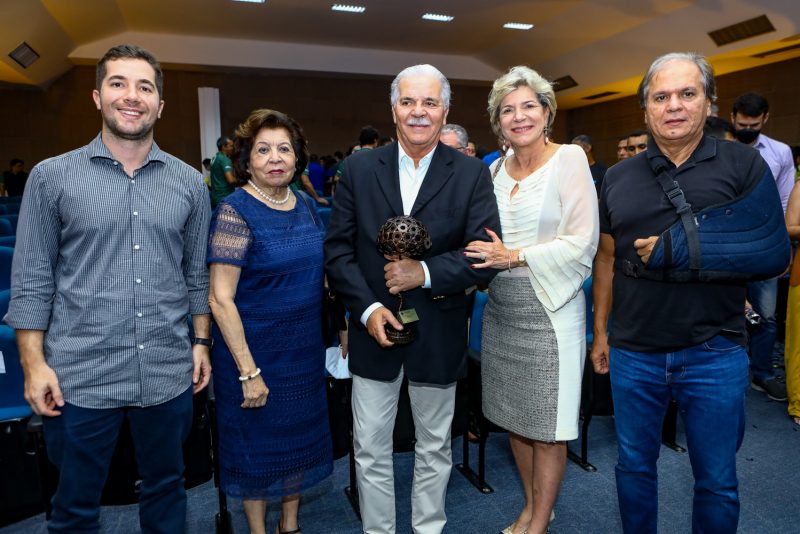 19ª edição do Prêmio Melhoria da Qualidade ar - Fetrans homenageia o empresário Pio Rodrigues Neto com a comenda “Destaque Ambiental” em noite de premiação
