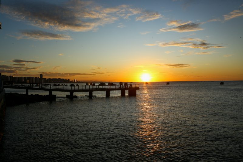 A todo o Pano - Larissa Leite, Pedro Garcia e Eduardo Valença comandam a animação no Iate Clube