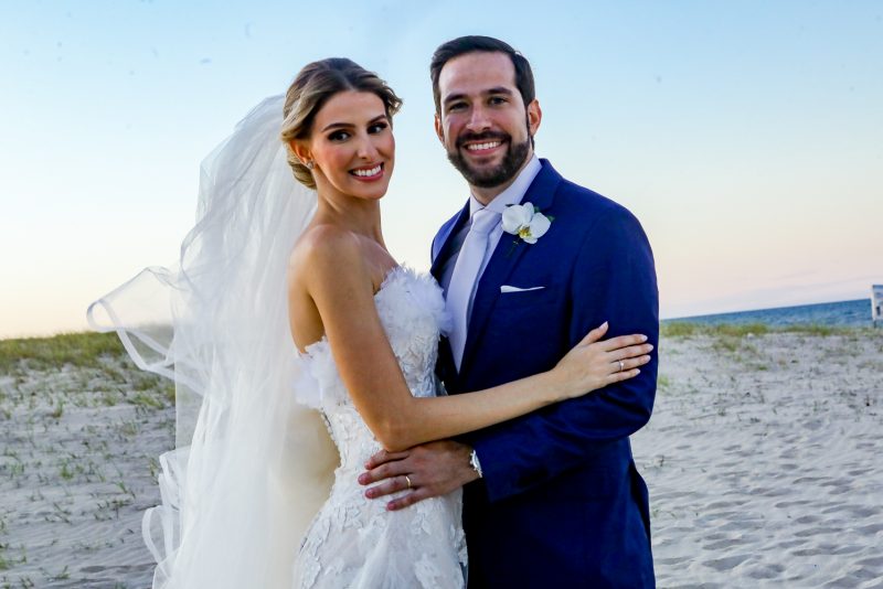 Casório - Angelo de Francesco e Isadora Maia sobem ao altar no Porto das Dunas