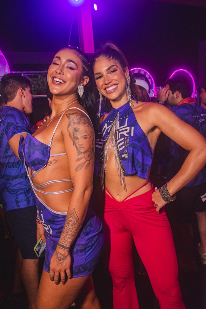 Japanese E Mariana Velloso