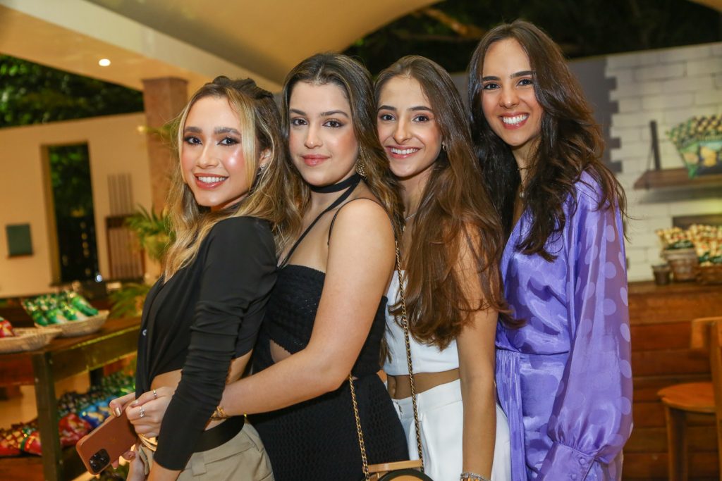 Lissa Dias Branco,sofia Coin,maria Luiza Pimentel E Clara Guarita