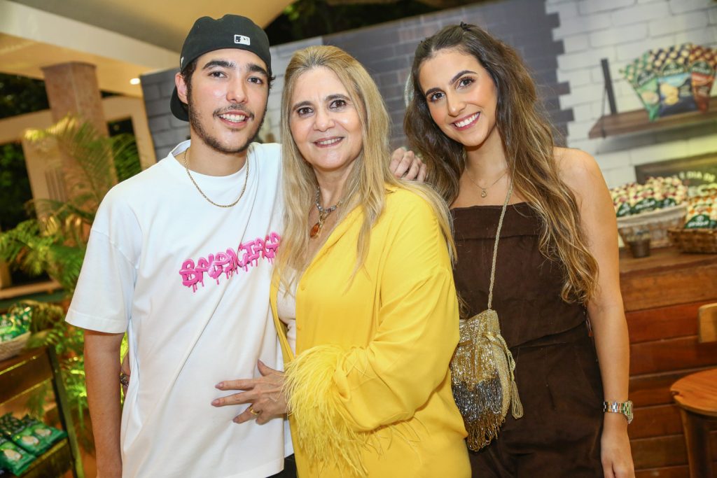 Luca E Moragana Dias Branco E Raissa Ciriaco