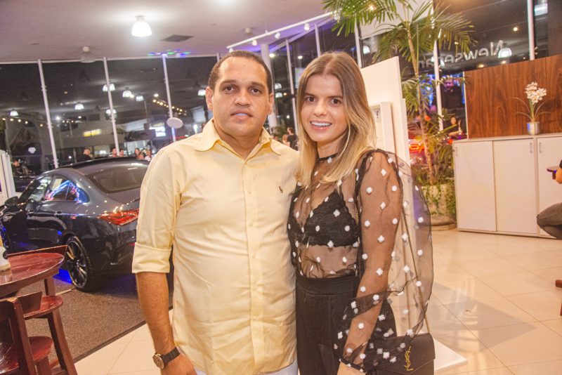 Arte e tecnologia - Newsedan promove noite com apresentações de carros exclusivos e obras de arte do artista plástico Thiago Alencar