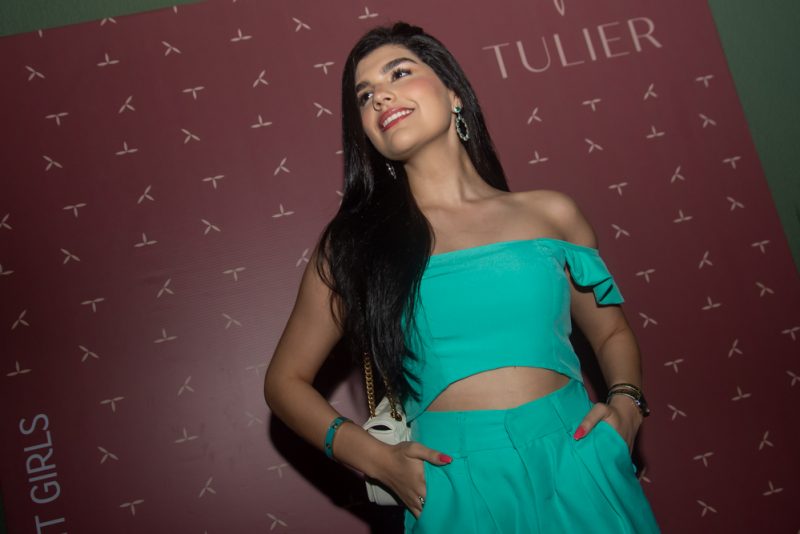 Taking Town - Thais Pessoa arma coquetel de lançamento da décima coleção da Tulier no Brava Wine Aldeota