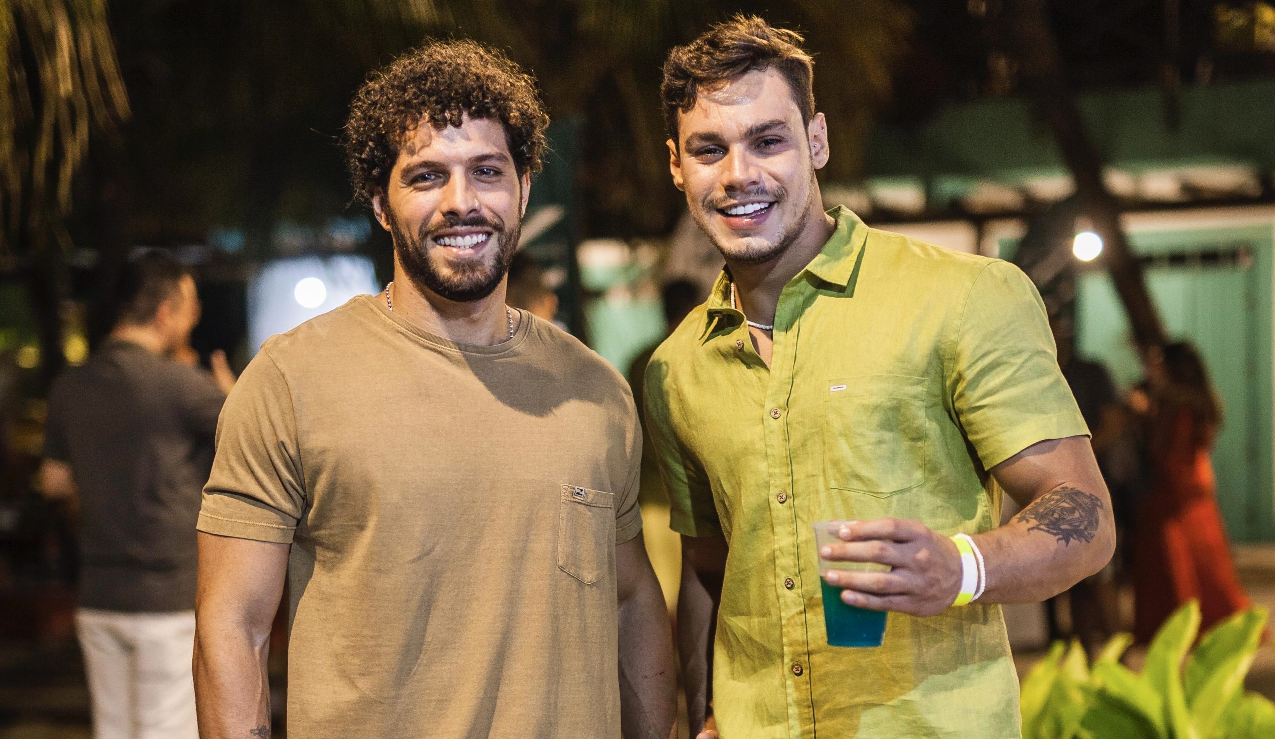 Orla Praia Club inaugura novo lounge em parceria com marca de moda masculina