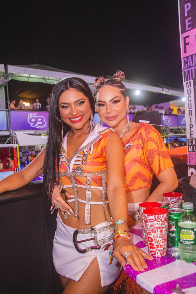 
				Mileide Mihaile e Jamille Lima
				